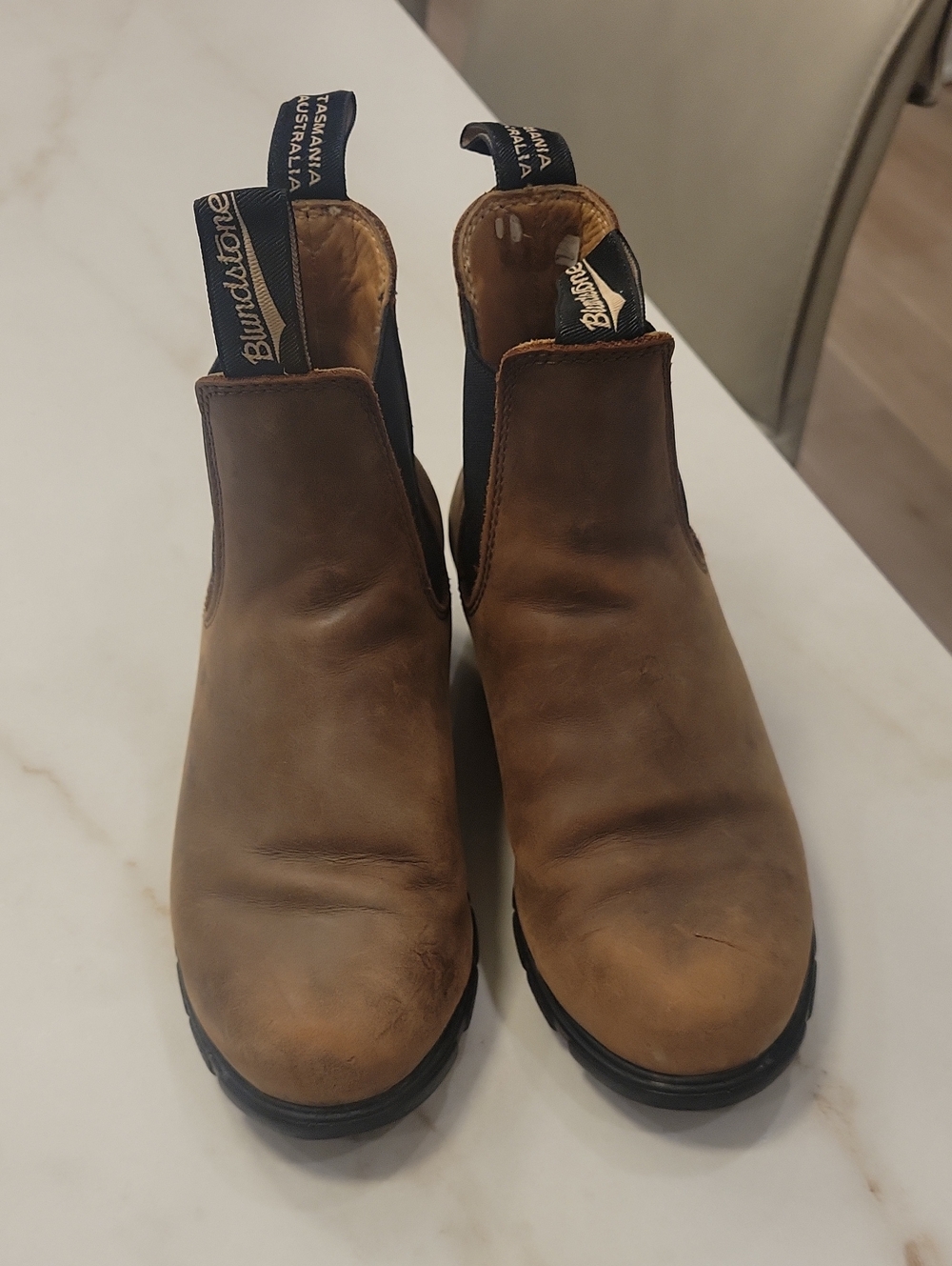 Blundstone Brown Leather Chelsea Boots with Black Elastic Panels size 6.5 US